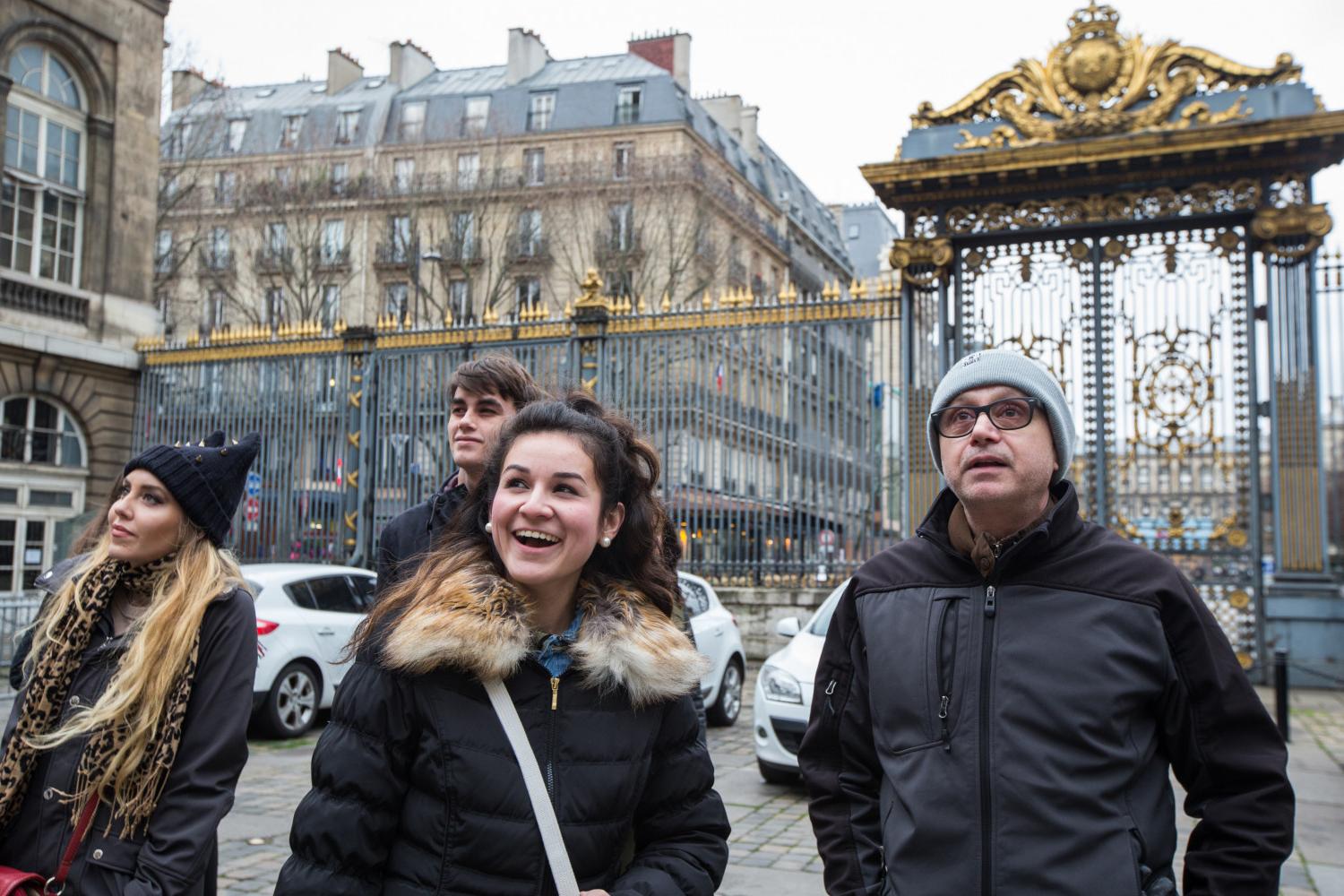 <a href='http://0kau3.scv98.com'>全球十大赌钱排行app</a>学院法语教授Pascal Rollet带领学生们到巴黎游学.